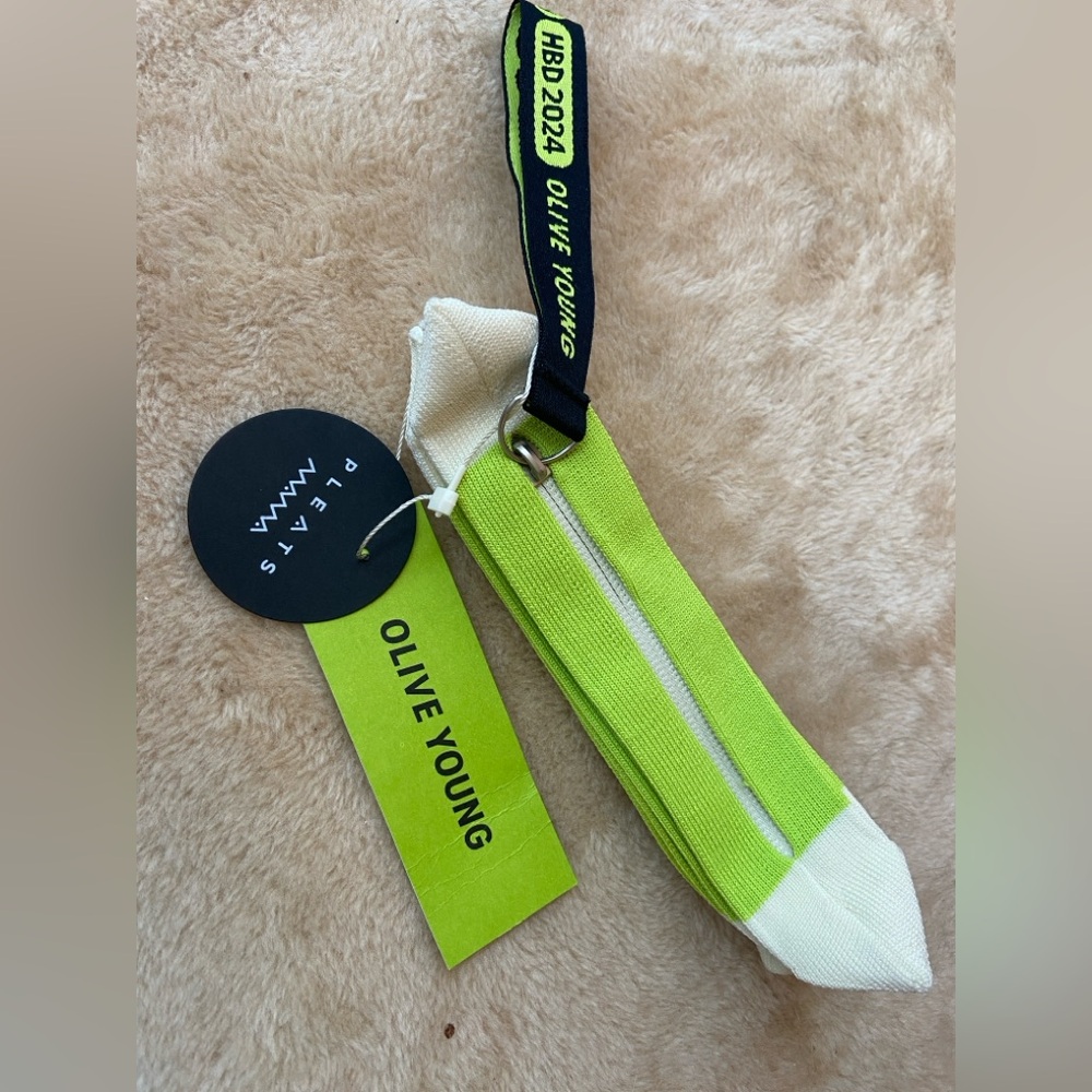 Olive Young Lime Green and White pleated Zipper Pouch